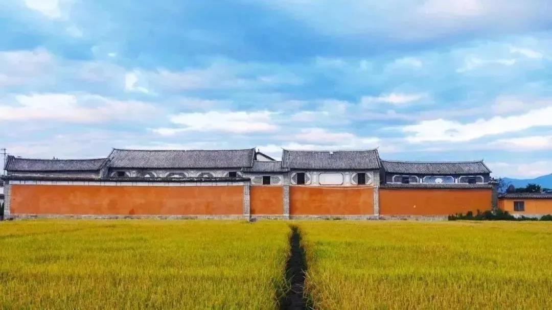在云南，聽說古鎮(zhèn)和秋天更配   昆明傳媒公司