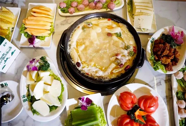 昆明傳媒公司：這種天氣 吃個火鍋不過分吧？|春城冬韻·佳肴